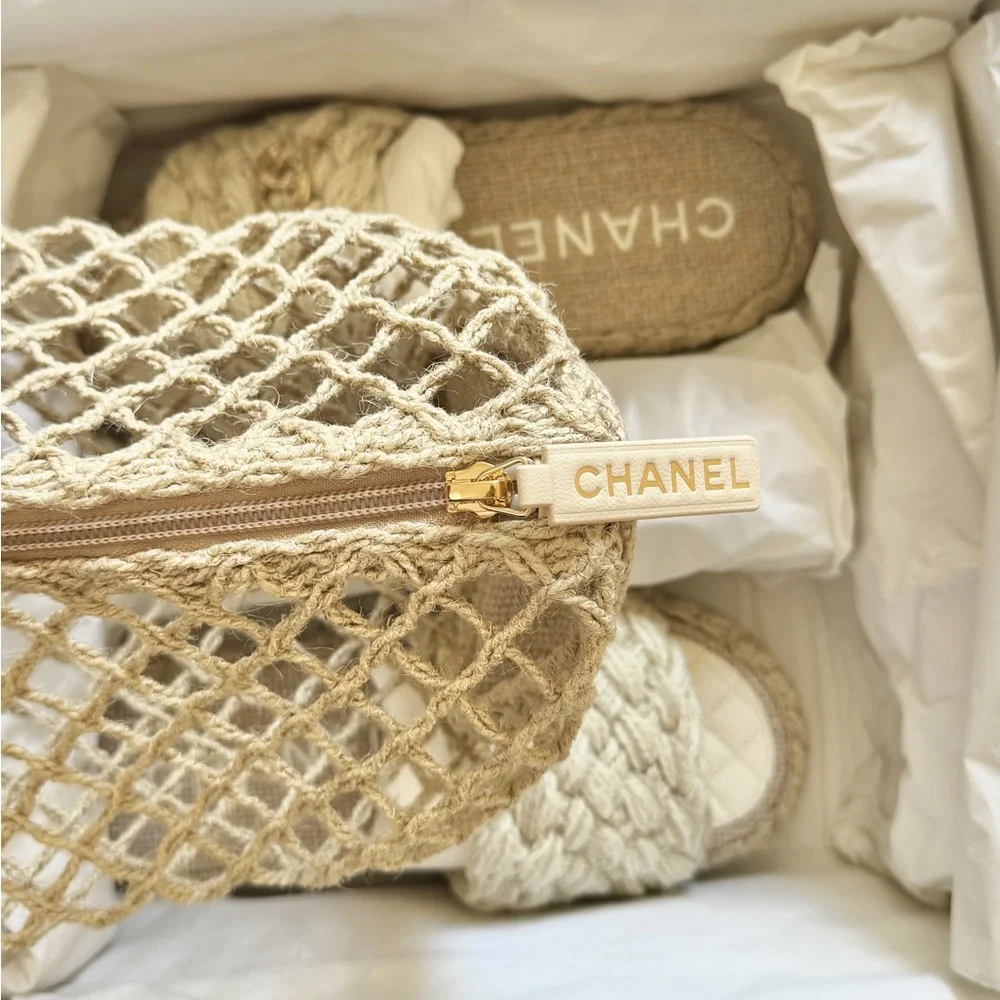 CHANEL Natural Beige Braided Mesh Pouch with Gold Logo Zip - Picture 2 of 6